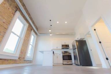 Main picture of 415 W North Ave