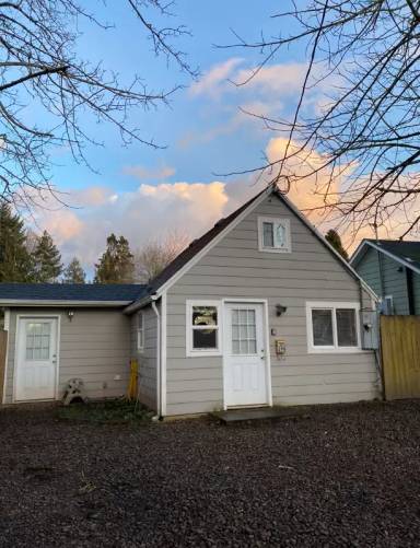 Main picture of 390 22nd St SE