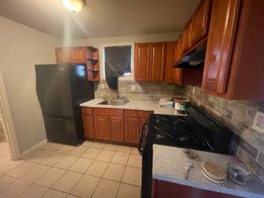 Main picture of 171 Seymour Ave
