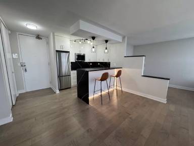 Main picture of 2626 N Lakeview Ave