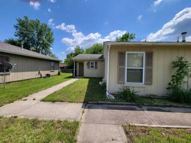Main picture of 1307 E 25th Ter