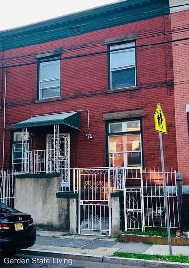 Main picture of 202 N 6th St