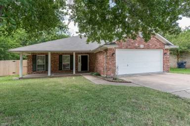 Main picture of 1208 Bayou Woods Dr