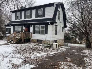 Main picture of 2015 E 73rd St