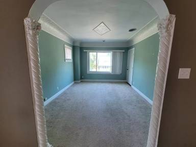 Main picture of 1098 Beaconsfield Ave