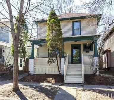 Main picture of 702 Sycamore St