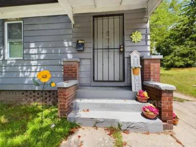 Main picture of 187 W Long St