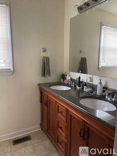 Main picture of 539 Admiral St