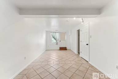 Main picture of 529 W Marshall St