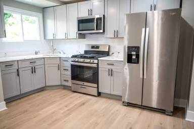 Main picture of 539 E Queen Ln