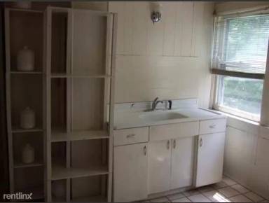 Main picture of 3941 Forest Ave