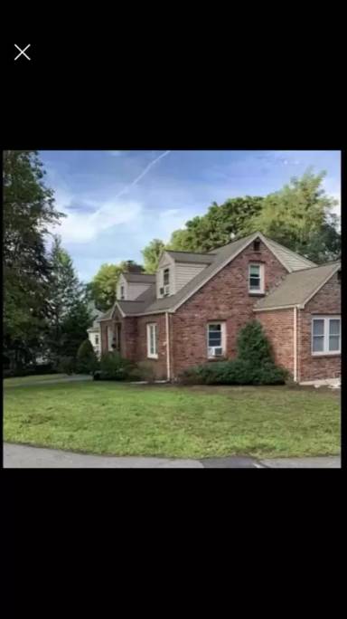 Main picture of 90 Cabot St