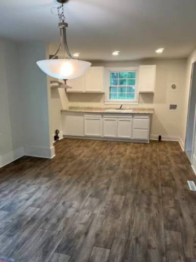 Main picture of 126 Downs St