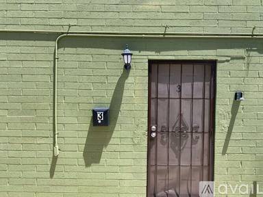 Main picture of 1613 E Brill St