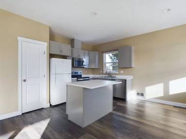 Main picture of 208 Front St