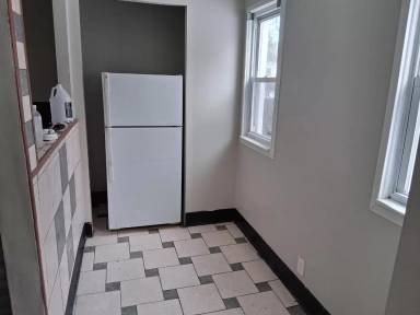 Main picture of 1337 E 84th St
