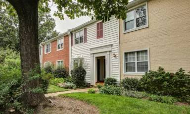 Main picture of 2827 S Wakefield St