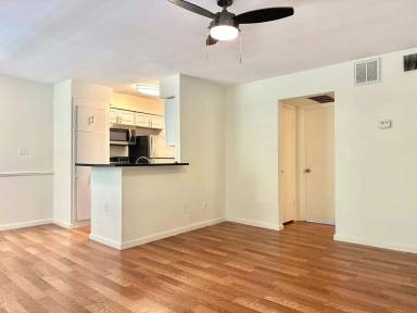 Main picture of 2207 Leon St