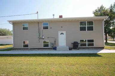 Main picture of 2010 Dyke Ave