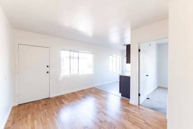Main picture of 4555 N Figueroa St