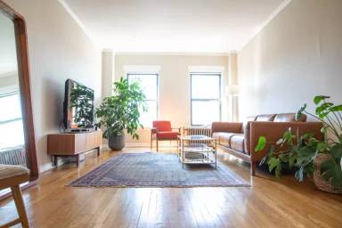 Main picture of 434 W Roscoe St
