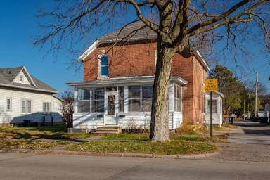 Main picture of 1233 16th St S