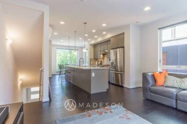 Main picture of 6525 34th Ave NE