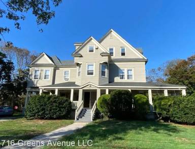 Main picture of 716 Greens Ave