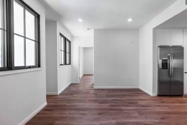 Main picture of 951 S Wilton Pl