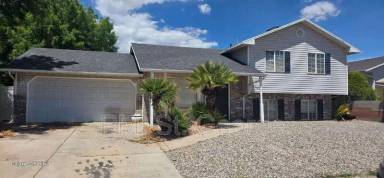 Main picture of 1947 E 40 South Cir