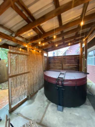 Main picture of 2333 SE 32nd Ave