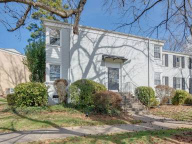 Main picture of 220 Wakefield Dr
