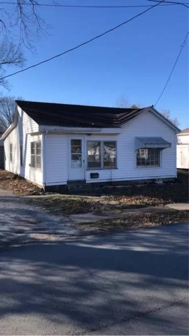 Main picture of 806 S Eisenhower Dr