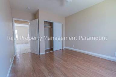 Main picture of 1134 1/2 E 103rd Pl