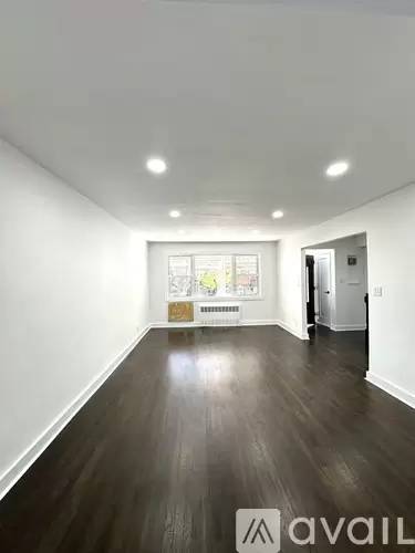 Main picture of 741 E 82nd St