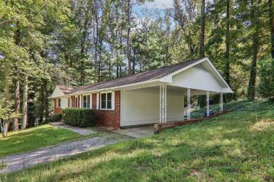 Main picture of 325 Comet Dr