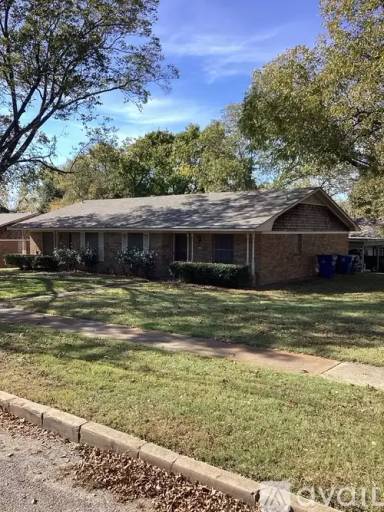 Main picture of 1301 S Rusk Ave