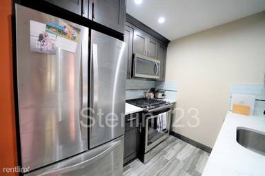 Main picture of 2110 Steinway St