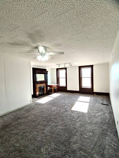 Main picture of 104 W Main St