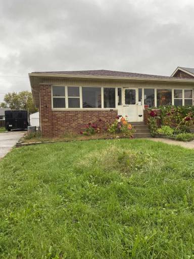 Main picture of 5248 E 10th St