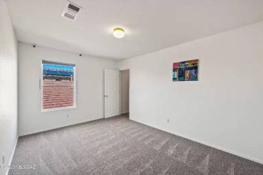 Main picture of 10383 E Haymarket St