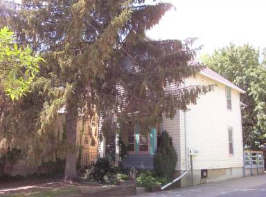 Main picture of 838 E Johnson St