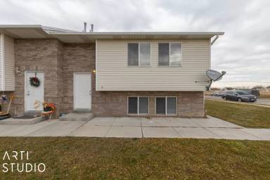 Main picture of 1665 W 150 N