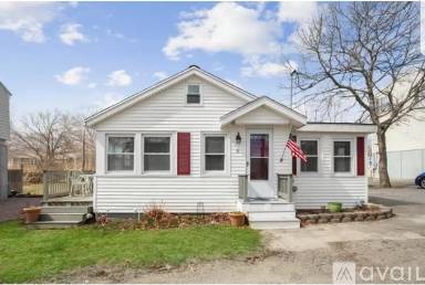 Main picture of 6 Circle Dr