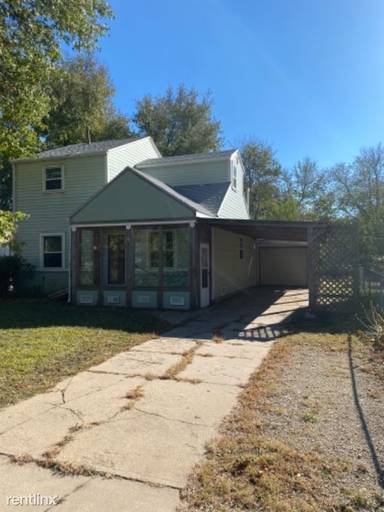 Main picture of 1821 E Looman St