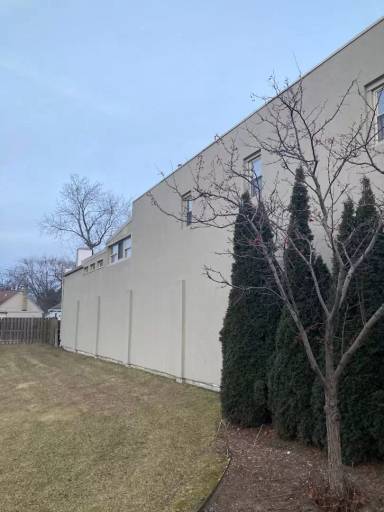 Main picture of 29222 Grand River Ave