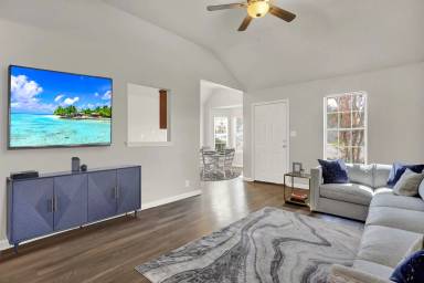 Main picture of 1666 Joy Blvd