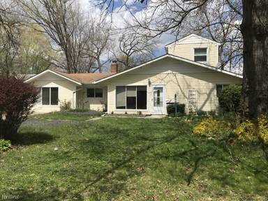 Main picture of 130 W Meyers Ave