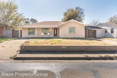Main picture of 1409 SW 34th Ave