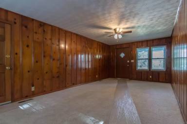 Main picture of 944 W Linwood St